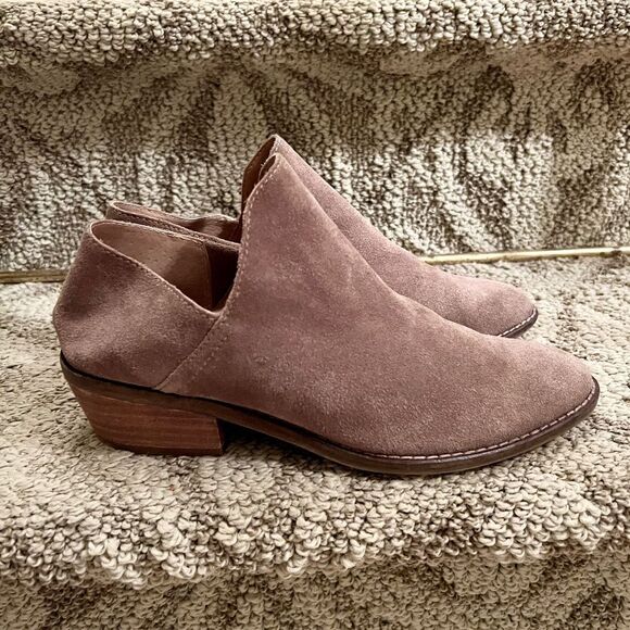 EEUC Women's Lucky Brand Fausst Ankle Bootie Boot Taupe Suede Size 8 Medium - Picture 1 of 5